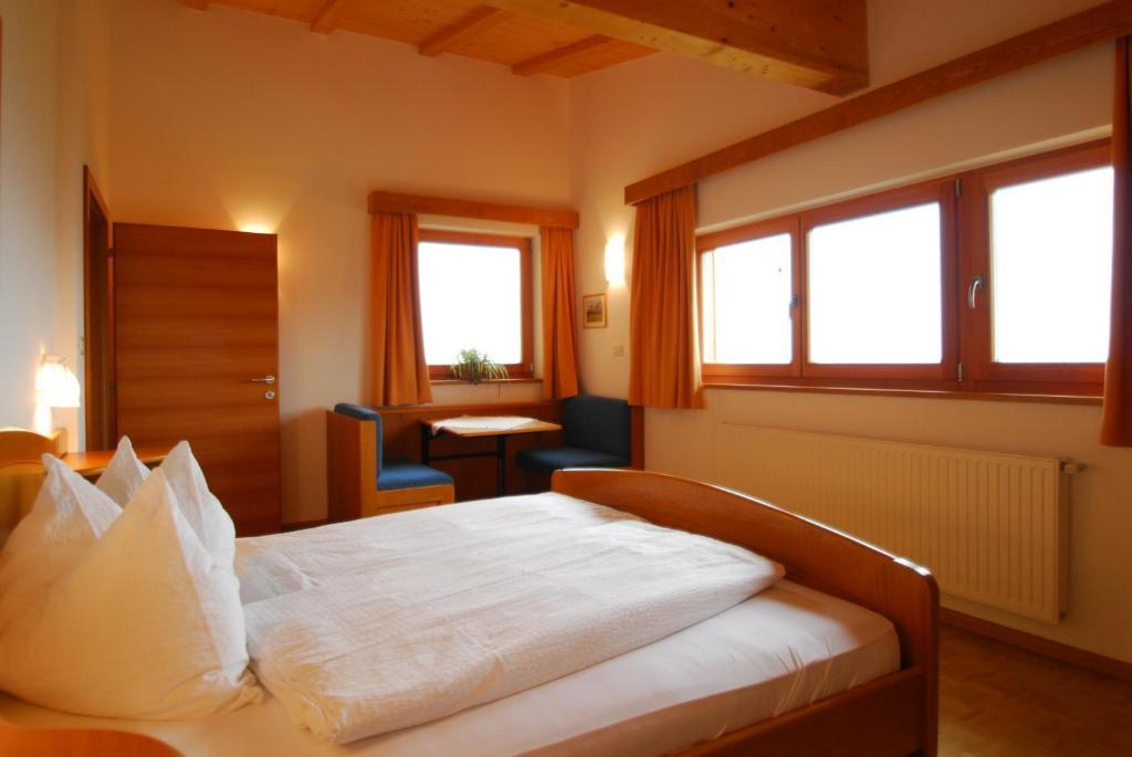 Residence Zirmer Castelrotto Pokoj fotografie